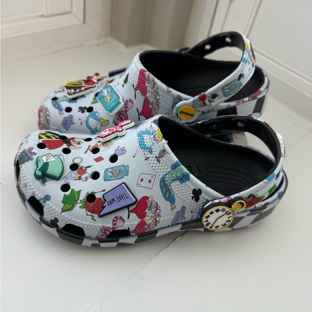 CROCS Limited Edition Alice in Wonderland - Picture 2 of 6